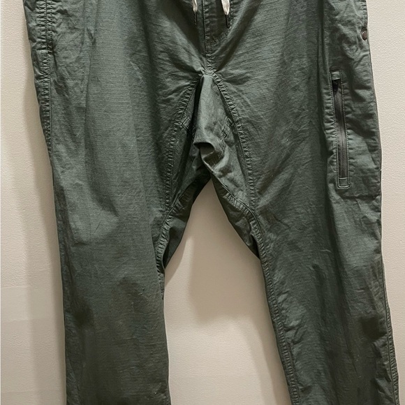 Vuori rip stop men’s climber pants/ EUC - Picture 3 of 7